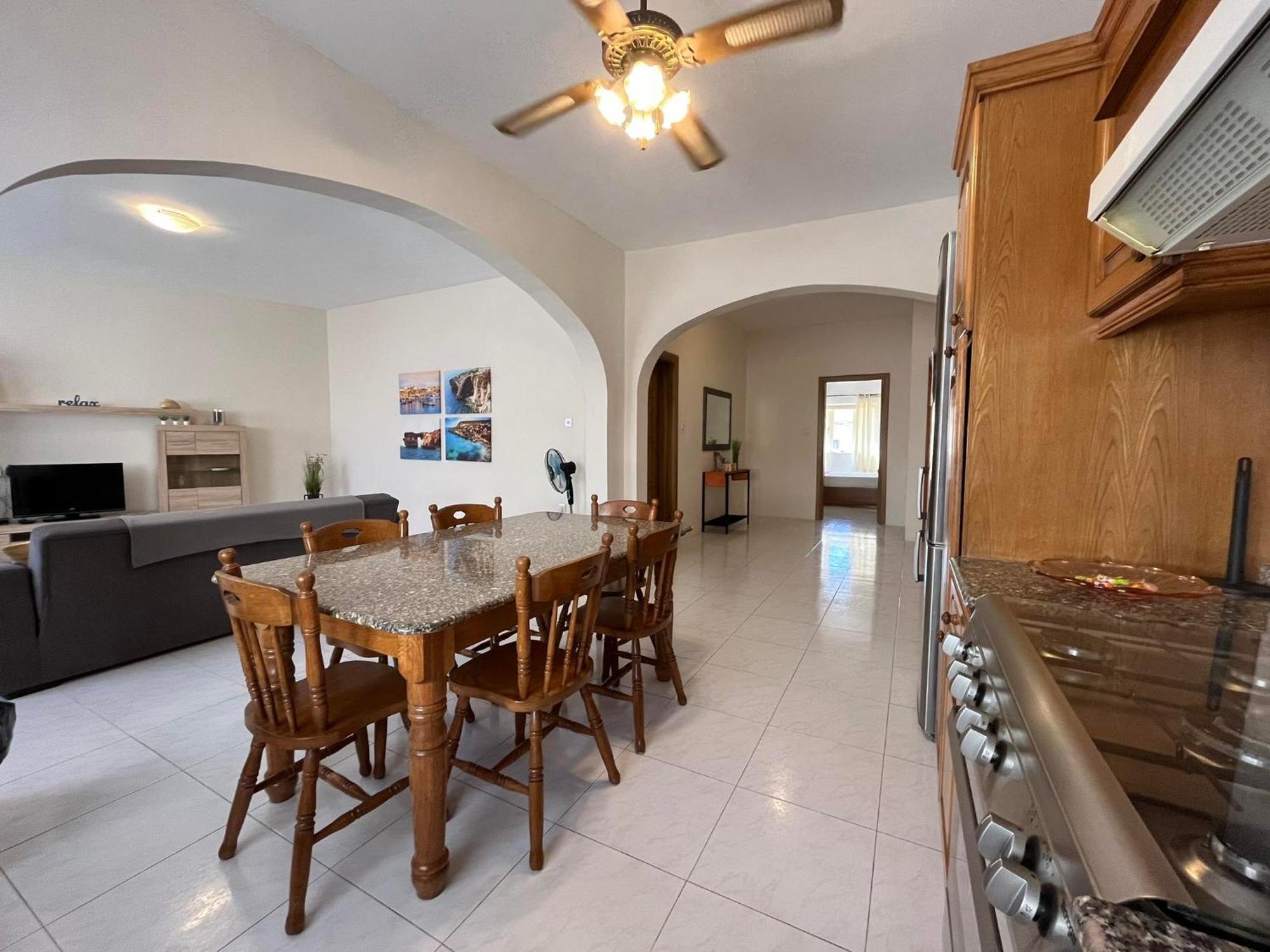 Nr41 Holiday Apartment - Close To Village Centre, Promenade, Shops & Restaurants Marsaxlokk Esterno foto